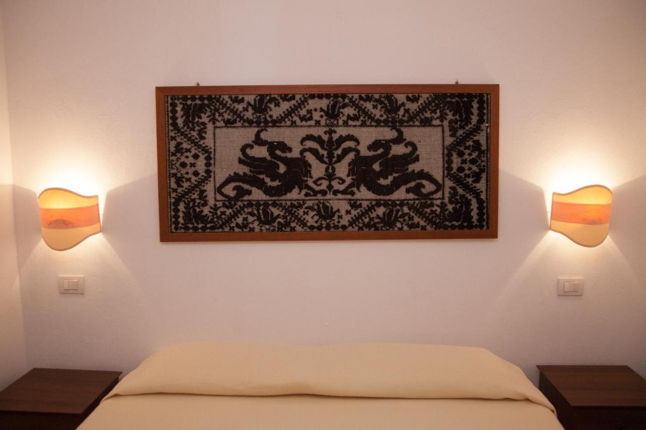 Affitta Camere Casa Delle Rose Villanova Monteleone Exterior photo