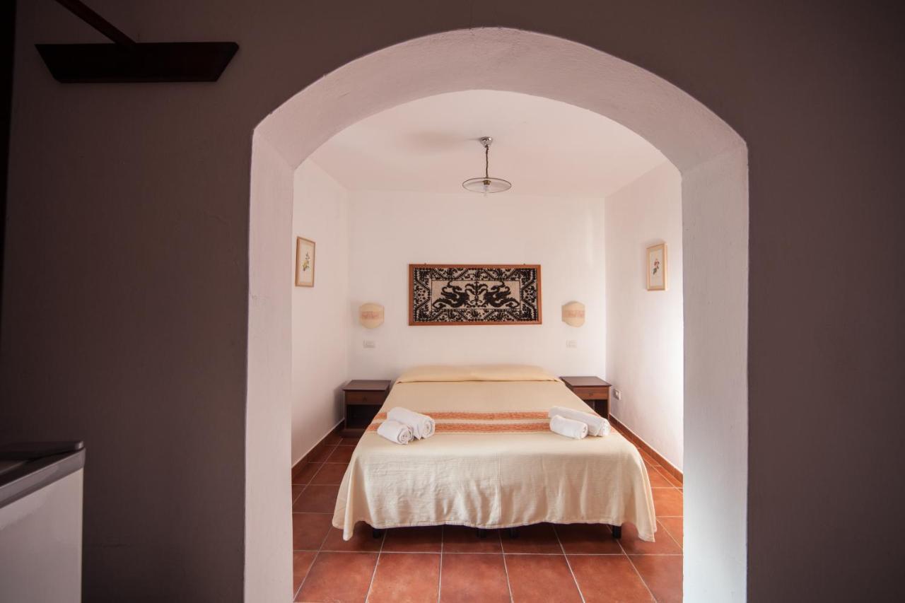 Affitta Camere Casa Delle Rose Villanova Monteleone Exterior photo